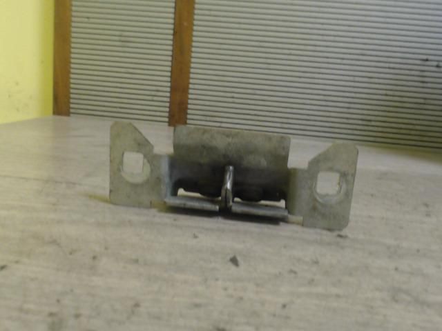 bontott MERCEDES-BENZ E-CLASS Csomagtérajtó Ütköző