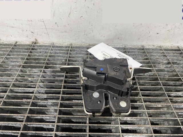 bontott MERCEDES-BENZ E-CLASS Csomagtérajtó Ütköző