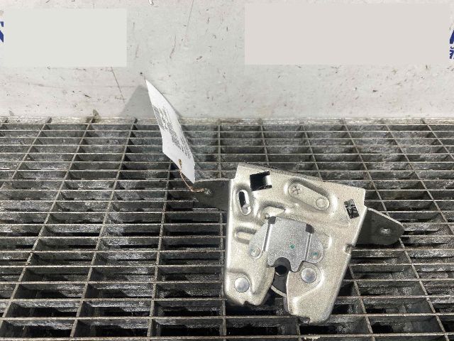 bontott MERCEDES-BENZ E-CLASS Csomagtérajtó Ütköző