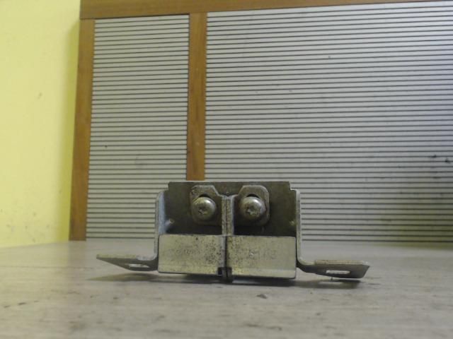 bontott MERCEDES-BENZ E-CLASS Csomagtérajtó Ütköző