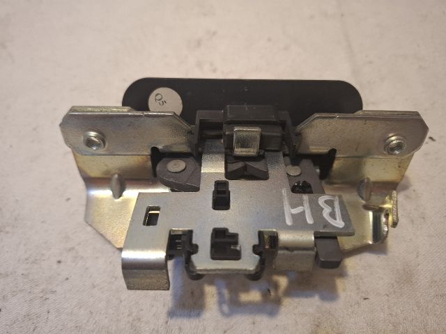 bontott MERCEDES-BENZ E-CLASS Csomagtérajtó Zárszerkezet