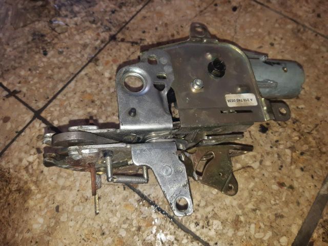 bontott MERCEDES-BENZ E-CLASS Csomagtérajtó Zárszerkezet