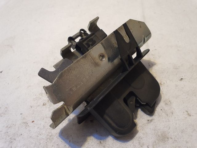 bontott MERCEDES-BENZ E-CLASS Csomagtérajtó Zárszerkezet