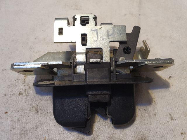 bontott MERCEDES-BENZ E-CLASS Csomagtérajtó Zárszerkezet