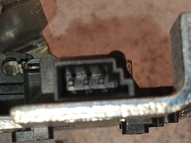 bontott MERCEDES-BENZ E-CLASS Csomagtérajtó Zárszerkezet