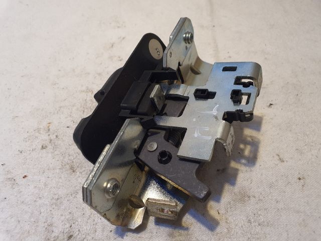 bontott MERCEDES-BENZ E-CLASS Csomagtérajtó Zárszerkezet