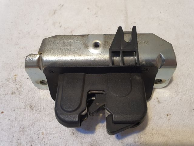 bontott MERCEDES-BENZ E-CLASS Csomagtérajtó Zárszerkezet