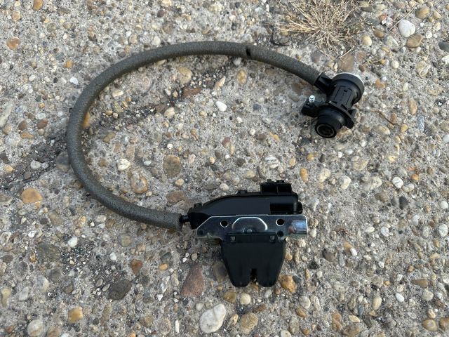 bontott MERCEDES-BENZ E-CLASS Csomagtérajtó Zárszerkezet