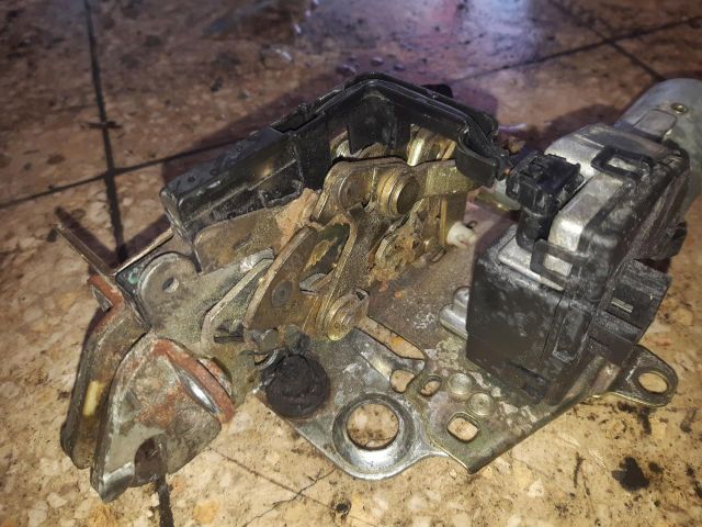 bontott MERCEDES-BENZ E-CLASS Csomagtérajtó Zárszerkezet