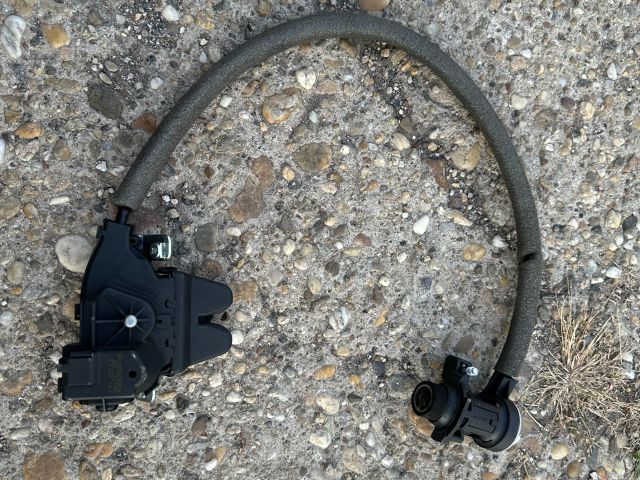 bontott MERCEDES-BENZ E-CLASS Csomagtérajtó Zárszerkezet