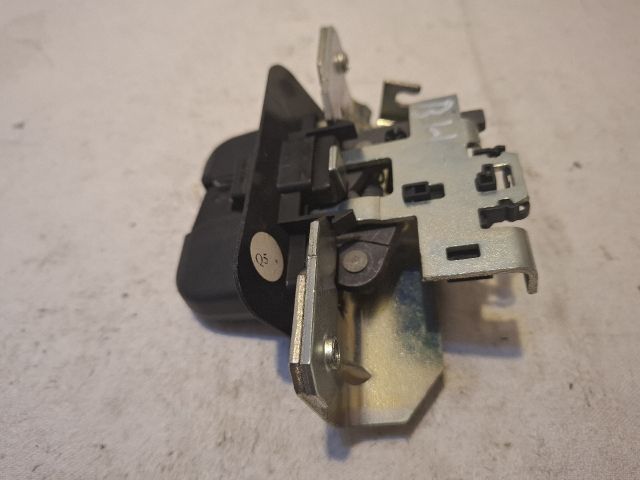 bontott MERCEDES-BENZ E-CLASS Csomagtérajtó Zárszerkezet