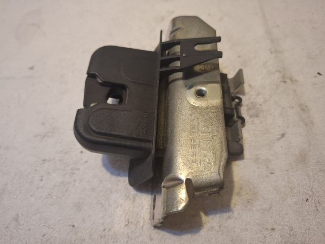 bontott MERCEDES-BENZ E-CLASS Csomagtérajtó Zárszerkezet