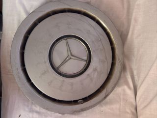 bontott MERCEDES-BENZ E-CLASS Dísztárcsa (1 db)