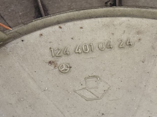 bontott MERCEDES-BENZ E-CLASS Dísztárcsa (1 db)