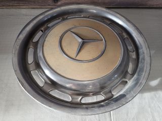 bontott MERCEDES-BENZ E-CLASS Dísztárcsa (1 db)