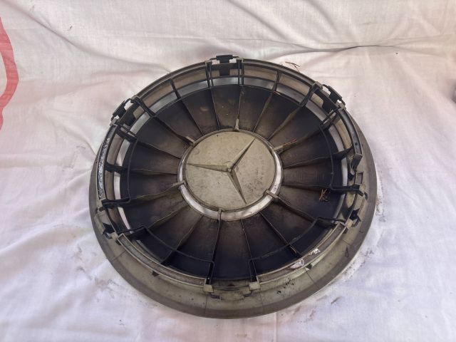 bontott MERCEDES-BENZ E-CLASS Dísztárcsa (1 db)