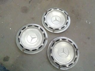 bontott MERCEDES-BENZ E-CLASS Dísztárcsa Szett