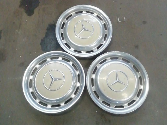 bontott MERCEDES-BENZ E-CLASS Dísztárcsa Szett