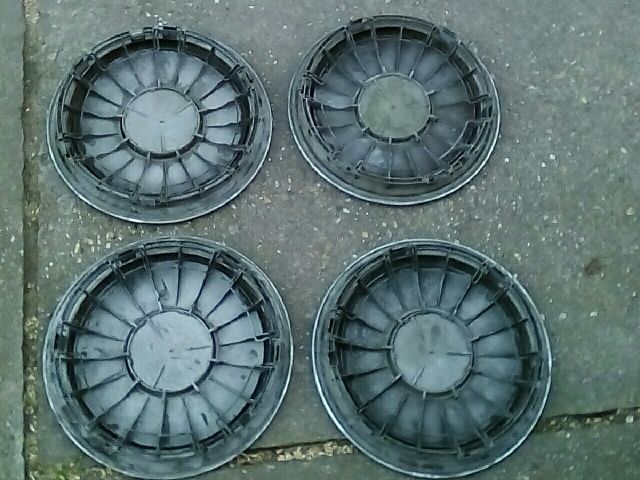 bontott MERCEDES-BENZ E-CLASS Dísztárcsa Szett