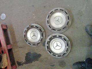 bontott MERCEDES-BENZ E-CLASS Dísztárcsa Szett