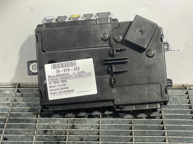 bontott MERCEDES-BENZ E-CLASS Biztosítéktábla Motortér