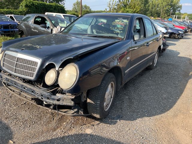 bontott MERCEDES-BENZ E-CLASS Jobb hátsó Csonkállvány