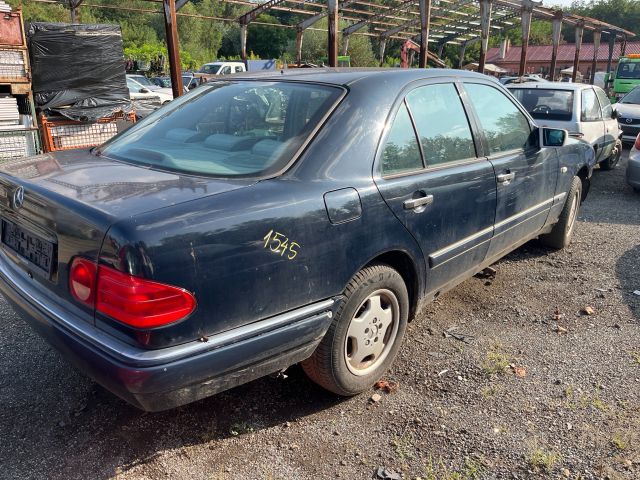 bontott MERCEDES-BENZ E-CLASS Jobb hátsó Csonkállvány