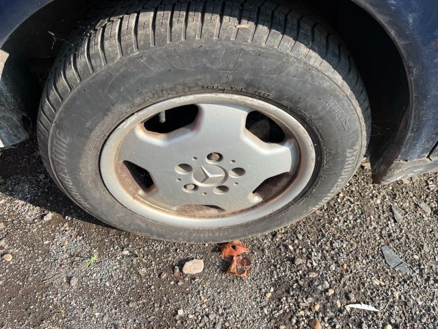 bontott MERCEDES-BENZ E-CLASS Jobb hátsó Csonkállvány