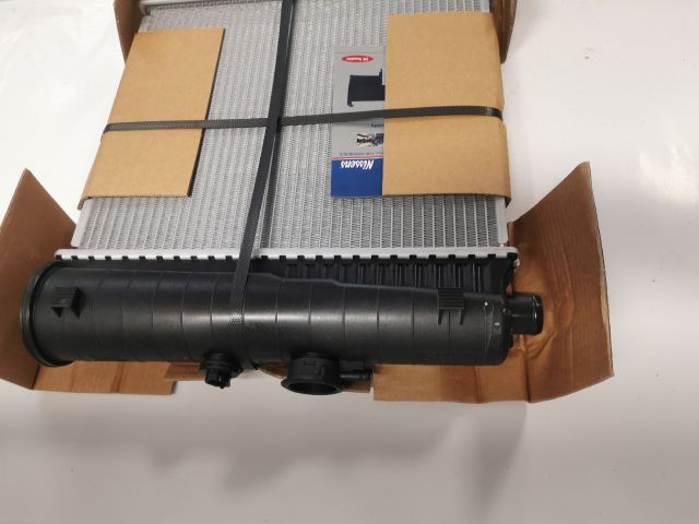 bontott MERCEDES-BENZ E-CLASS Vízhűtő Radiátor (Nem klímás)