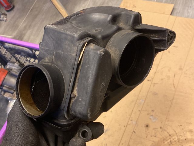 bontott MERCEDES-BENZ E-CLASS Légszűrő Ház