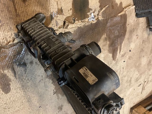 bontott MERCEDES-BENZ E-CLASS Vízhűtő Radiátor (Klímás)