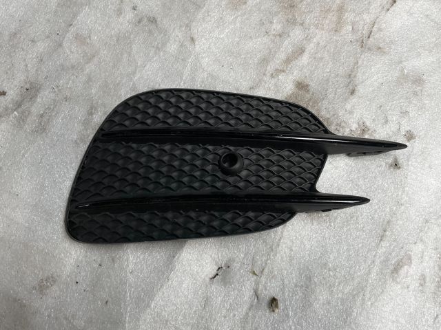 bontott MERCEDES-BENZ E-CLASS Jobb Ködlámpa Rács