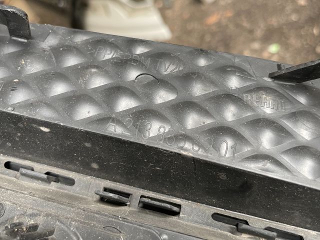 bontott MERCEDES-BENZ E-CLASS Jobb Ködlámpa Rács