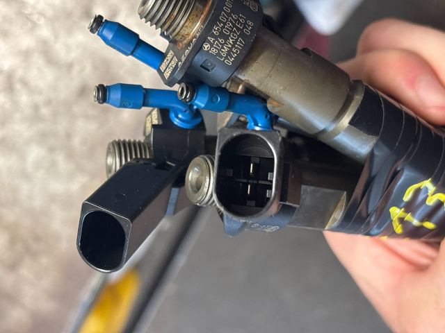 bontott MERCEDES-BENZ E-CLASS Porlasztó (1 db)