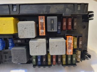 bontott MERCEDES-BENZ E-CLASS Biztosítéktábla Motortér