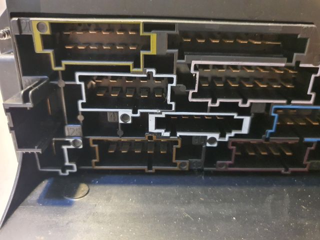 bontott MERCEDES-BENZ E-CLASS Biztosítéktábla Motortér