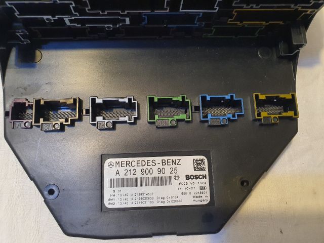 bontott MERCEDES-BENZ E-CLASS Biztosítéktábla Motortér