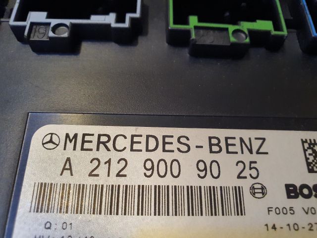 bontott MERCEDES-BENZ E-CLASS Biztosítéktábla Motortér