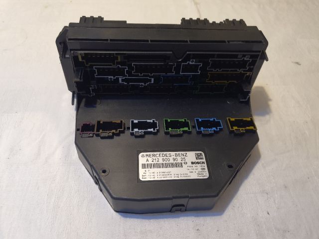 bontott MERCEDES-BENZ E-CLASS Biztosítéktábla Motortér