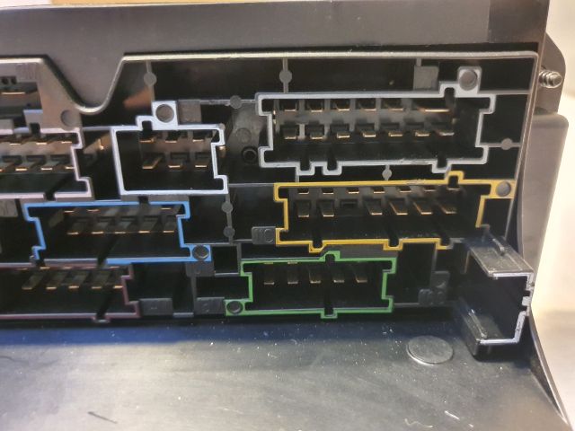 bontott MERCEDES-BENZ E-CLASS Biztosítéktábla Motortér