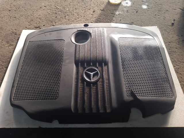 bontott MERCEDES-BENZ E-CLASS Felső Motorburkolat