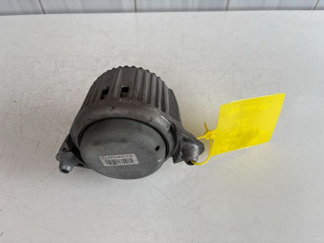 bontott MERCEDES-BENZ E-CLASS Motor Tartó Bak Jobb