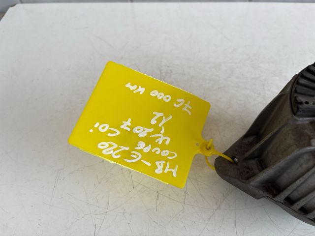 bontott MERCEDES-BENZ E-CLASS Motor Tartó Bak Jobb