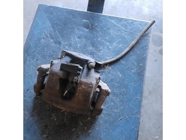 bontott MERCEDES-BENZ E-CLASS Bal első Féknyereg Munkahengerrel