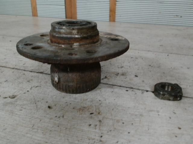 bontott MERCEDES-BENZ E-CLASS Bal első Kerékagy