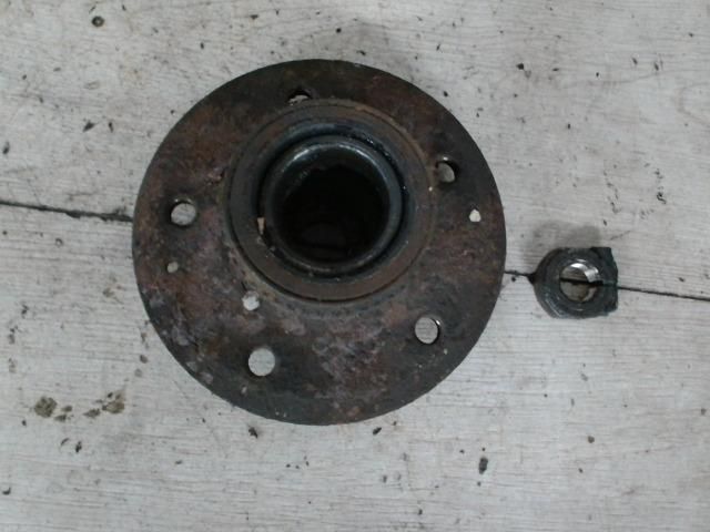 bontott MERCEDES-BENZ E-CLASS Bal első Kerékagy