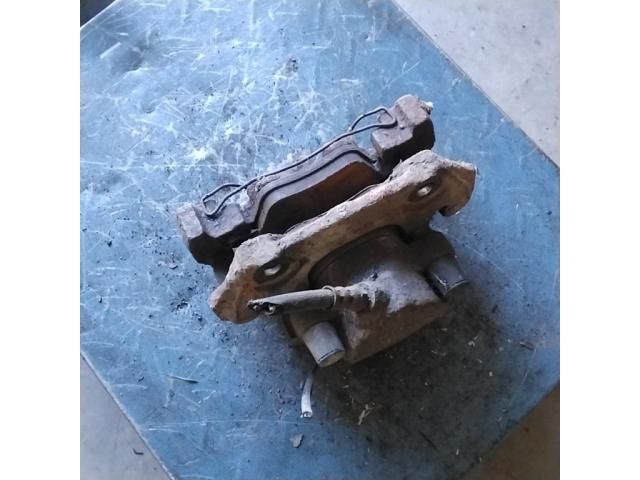 bontott MERCEDES-BENZ E-CLASS Jobb első Féknyereg Munkahengerrel