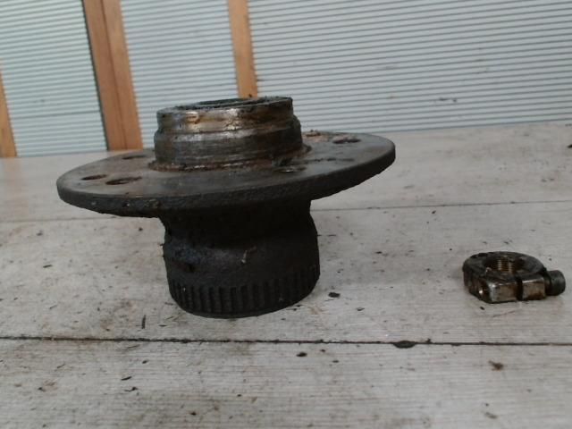 bontott MERCEDES-BENZ E-CLASS Jobb első Kerékagy