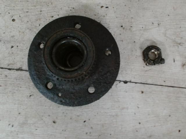 bontott MERCEDES-BENZ E-CLASS Jobb első Kerékagy