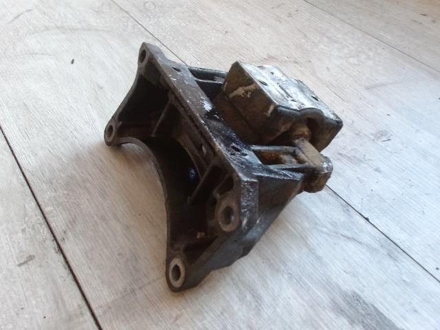 bontott MERCEDES-BENZ E-CLASS Motor Tartó Bak (Fém)